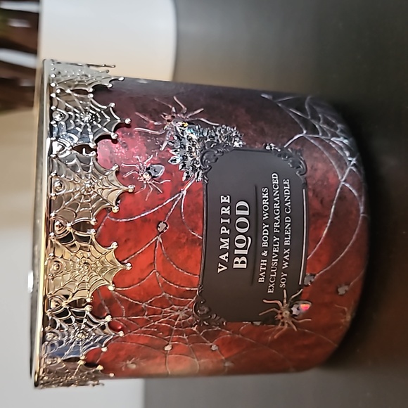 NEW vampire blood 3 wick candle with skull lid from bath and body works - Picture 1 of 4